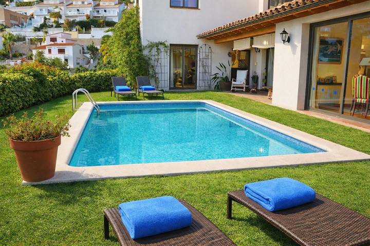 Chalet para 8 personas, con vistas al mar además de jardín y piscina, Familias con niños en Garraf - 2