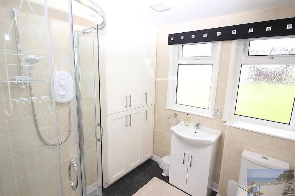 Great location. Outside space. Easy parking. Convenient for two beaches and town in Dartmouth, Devon