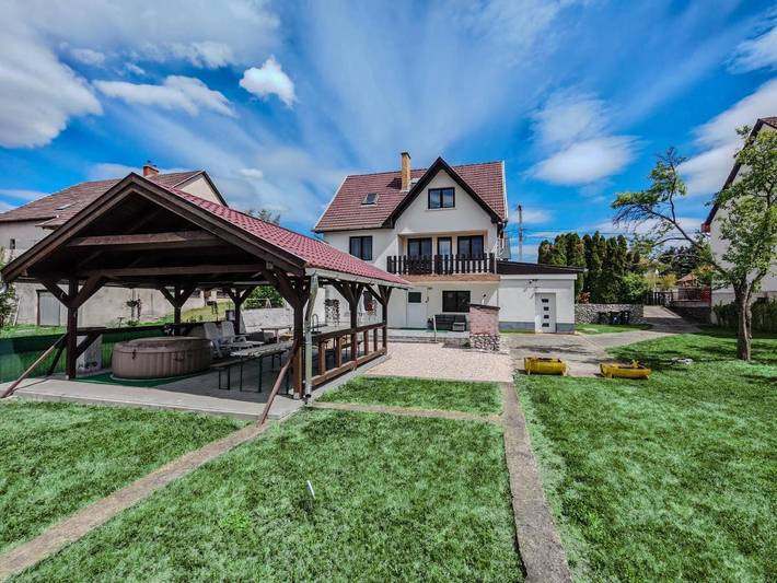 Dom gościnny dla 12 osób, z Balkon i Jacuzzi oraz Taras i Ogród w Bogács