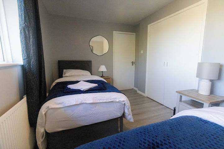 4 Bedroom Gateway: Winchester - Town Centre 4 mins. in Winchester, South-Downs