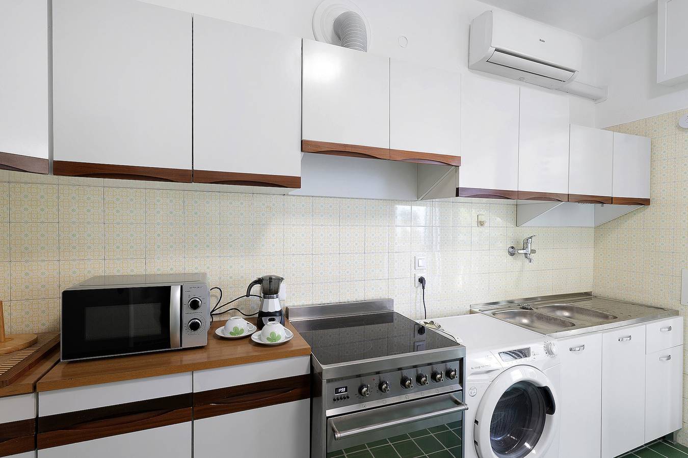 Ferienhaus 'Casa Alizia' mit Meerblick, Wlan und Klimaanlage in Ospedaletti, Ospedaletti Gemeinde