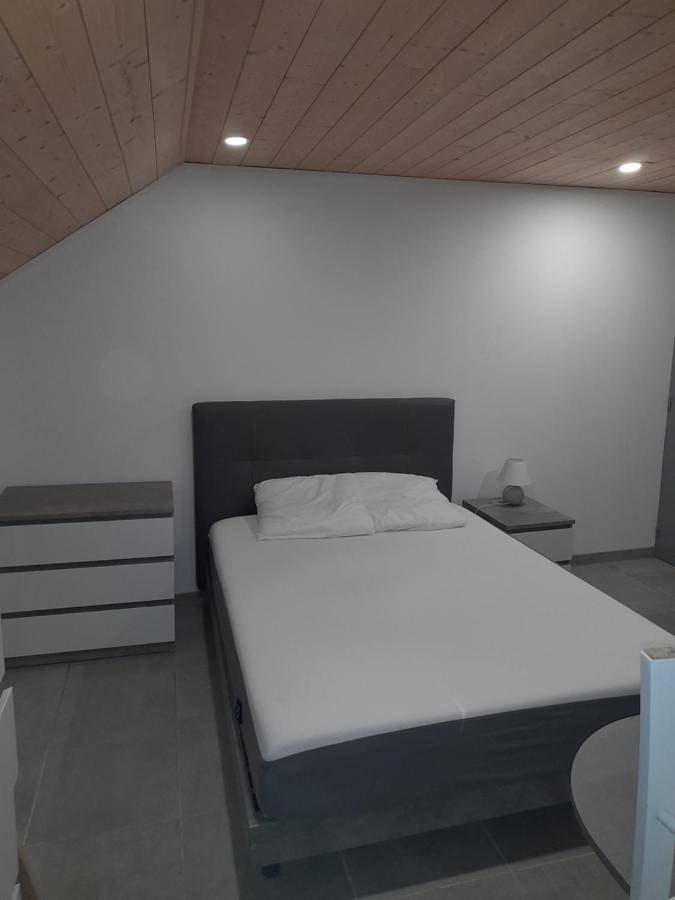 Gîte pour 2 personnes, avec terrasse ainsi que vue et jardin à Vaulx - 4
