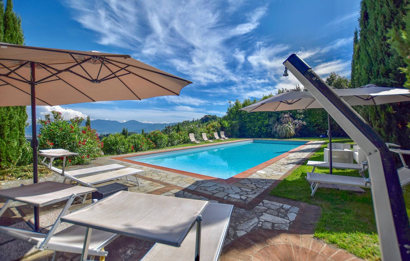 Appartamento di charme con piscina e giardino, a 1.5 km da Torrente Freddana in Lucca, Provincia di Lucca