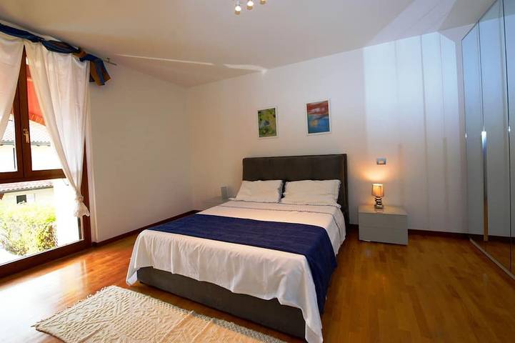 Villa for 12 personer med balkon in Desenzano del Garda, Brescia-provinsen