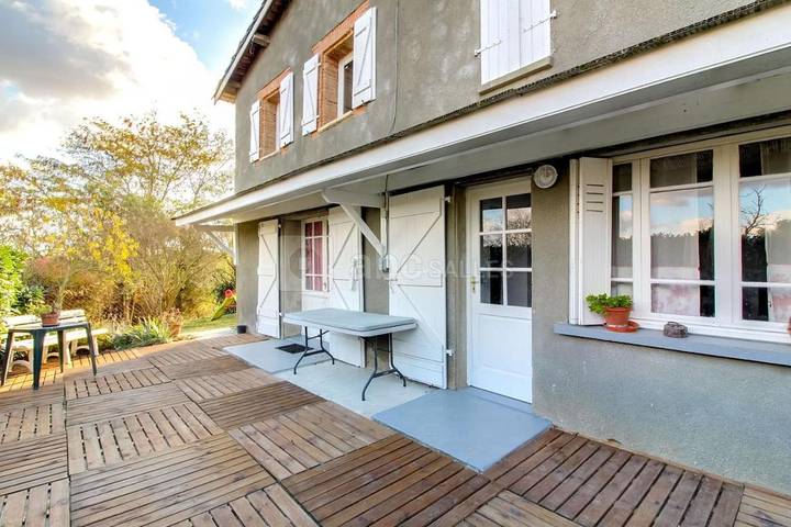 Location de vacances pour 23 personnes, avec vue et jardin, animaux acceptés à Poucharramet