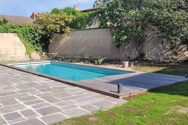 Gîte pour 9 personnes, avec terrasse et jardin à Maringues