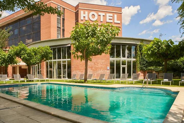 Hôtel pour 10 personnes, avec Jacuzzi et Terrasse ainsi que Jardin et Sauna à Granollers