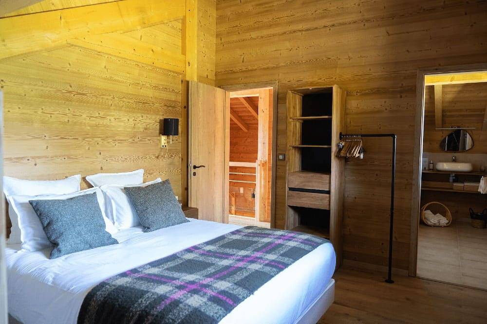 Grand Chalet Familial avec Piscine Chauffée, Spa et Sauna Privatifs – Vosges in Le Saulcy, Saint-Dié-des-Vosges