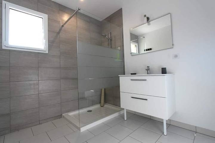 Location de vacances pour 4 personnes, avec piscine ainsi que balcon et jardin à Montbazin - 4