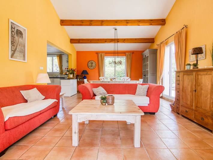 Location de vacances pour 8 personnes, avec terrasse et jardin à Nans-les-Pins - 3