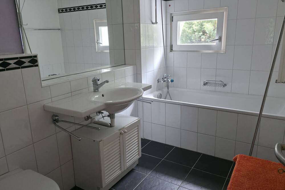 Ganze Wohnung, Gemütliche 3 Zimmer Wohnung inmitten der Natur Top of Zurich 21 Min. vom Zentrum in Zürich 55 Heuried, Zürich