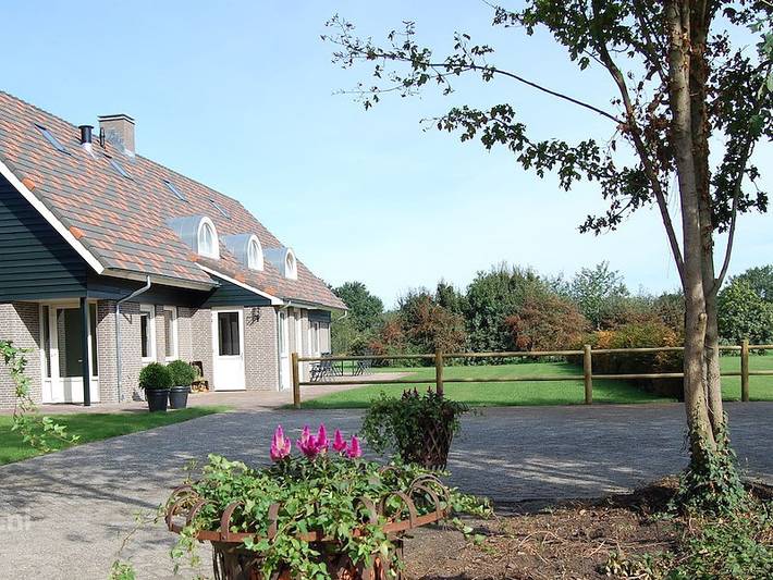 Vakantiehuis voor 26 personen, met balkon/terras en terras in Noord-Brabant