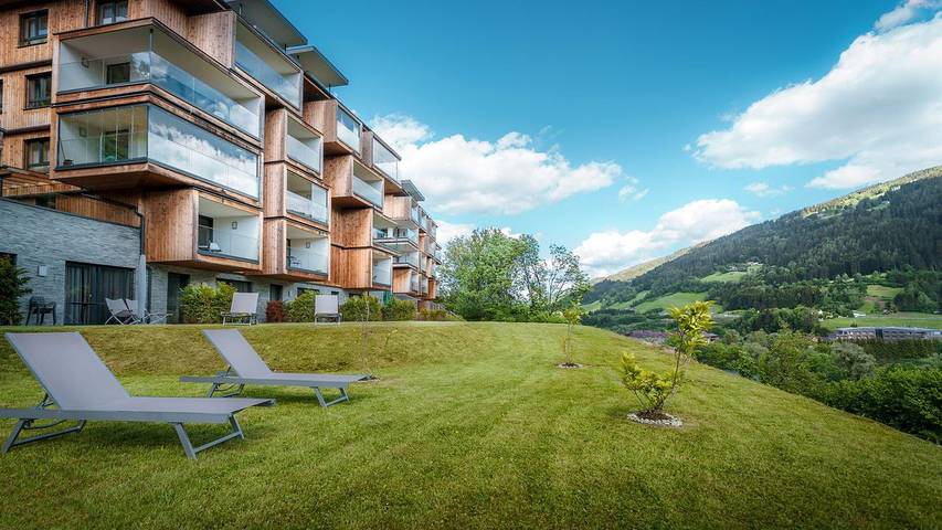 Ferielejlighed for 4 personer, med have og pool såvel som sauna og terrasse i Schladming