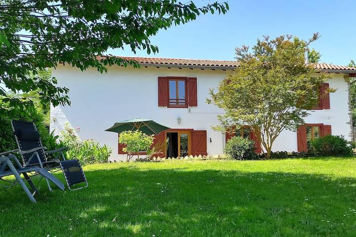 Location de vacances pour 7 personnes, avec jardin à Beyrie-sur-Joyeuse