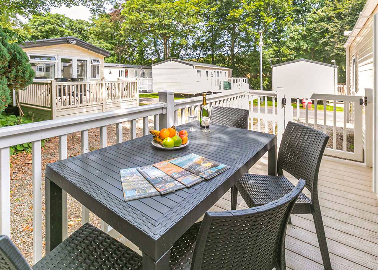 Gold Premium 3  Caravan, slps 8, parking & decking in Bowness-on-Windermere, Lake District