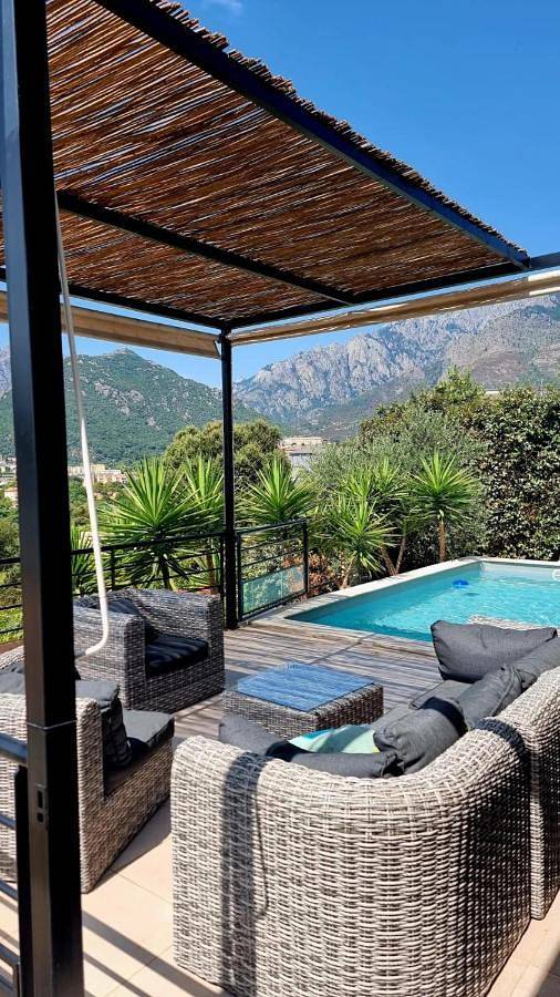 Villa pour 6 personnes, avec piscine ainsi que vue et terrasse