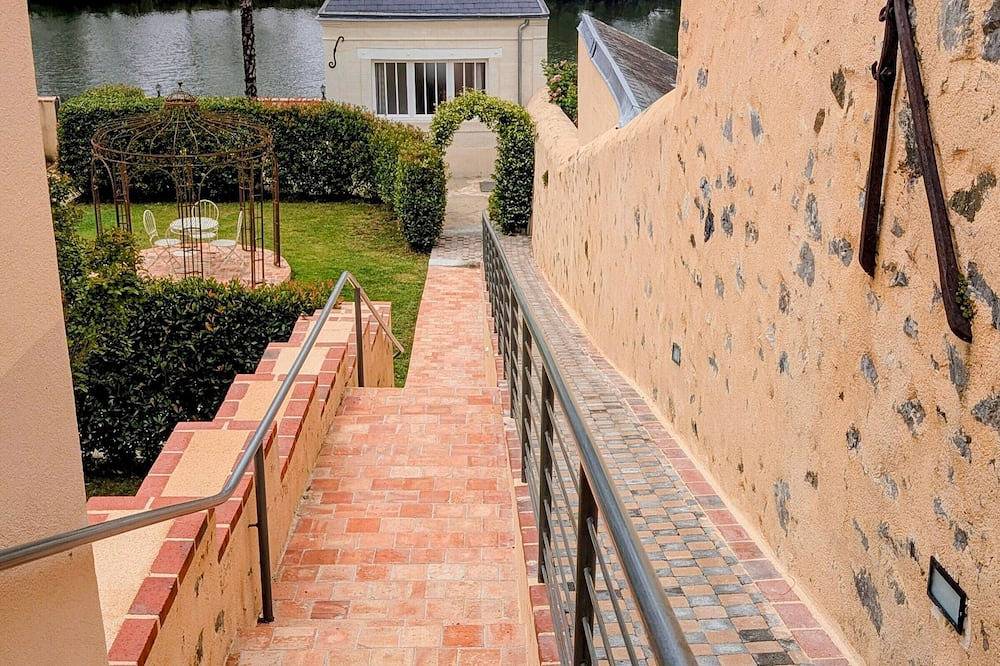 Gîte rénové au bord de la Sarthe, calme et parking privé in Sablé-sur-Sarthe, Sarthe