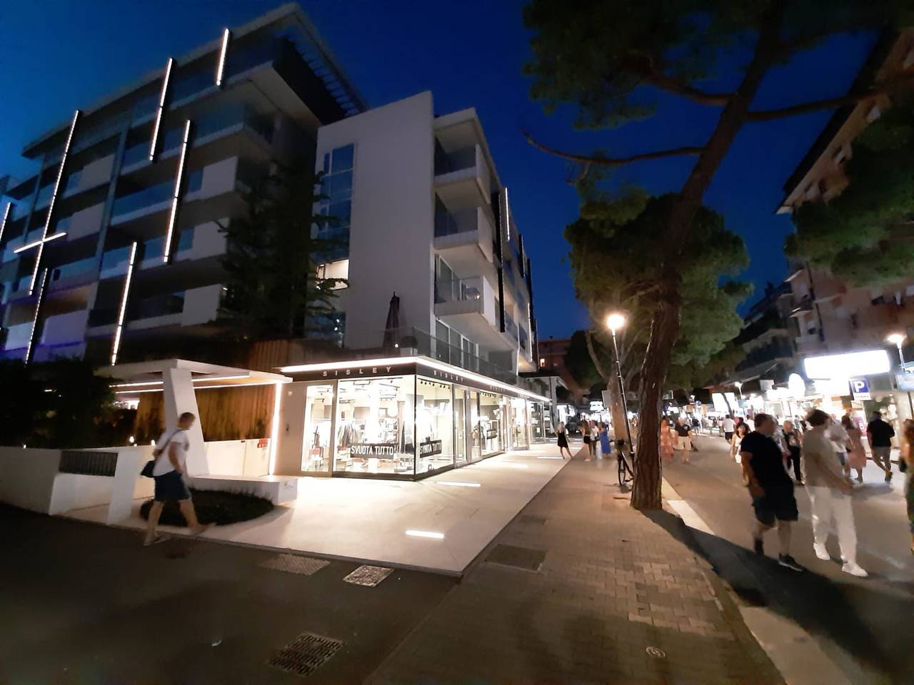 Appartamento intero, Luxury apartment pool, Spa, gym con piscina condivisa e terrazza privata in Lido di Jesolo, Jesolo