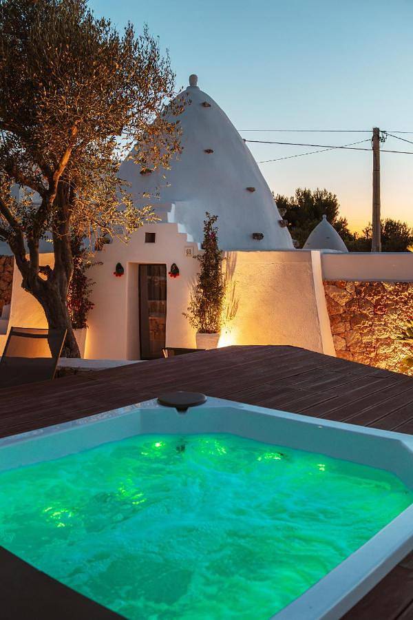 Villa pour 4 personnes, avec jardin ainsi que piscine et jacuzzi à Polignano a Mare