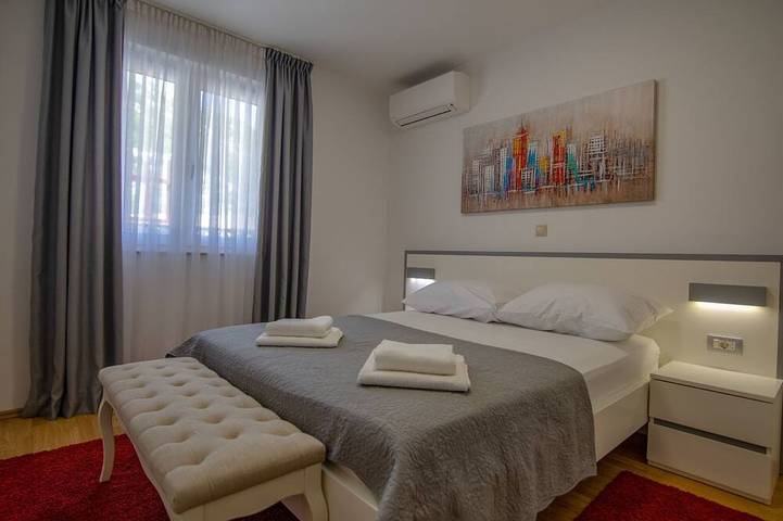 Villa Elin mit großem, privatem Pool in Seoca in Dalmatinisches Zagora