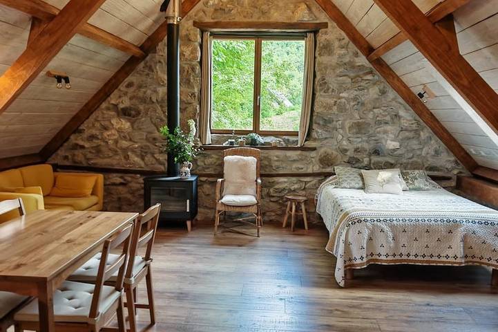 Location de vacances pour 2 personnes à Ercé - 4
