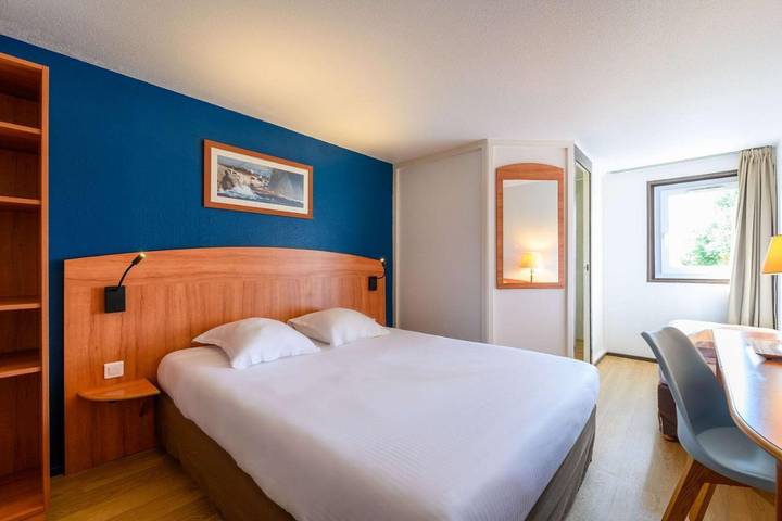 Hôtel pour 2 personnes, avec Terrasse et Jardin à Évreux - 2