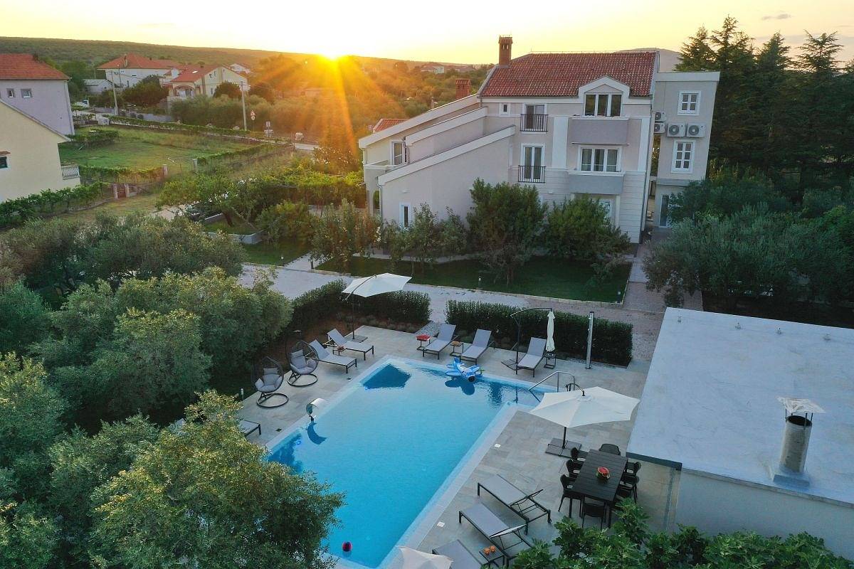 Komfortables Haus mit Terrasse Sikovo, Biograd K-23718 in Općina Sveti Filip i Jakov, Zadar