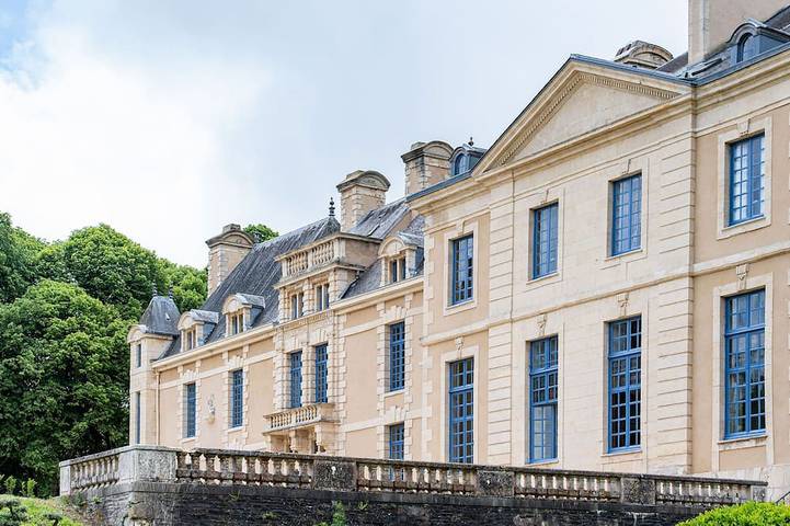 Château with Spa, Golf, Tennis, Basket, swimming pools, gardens. in Saint-Michel en Pré-Bocage, Región de Caen