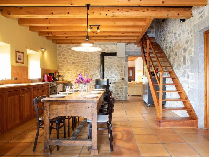 Location de vacances pour 6 personnes, avec piscine ainsi que jardin et vue à Rochecolombe - 2