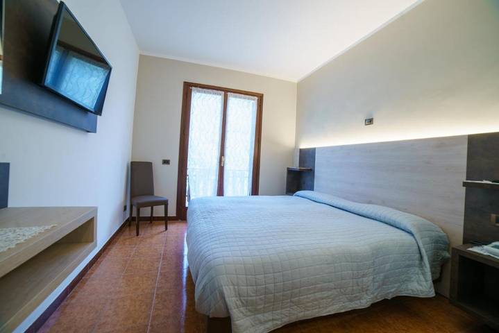 Hôtel pour 4 personnes, avec piscine ainsi que bassin pour enfant et jardin, animaux acceptés à Rocchetta Nervina - 4