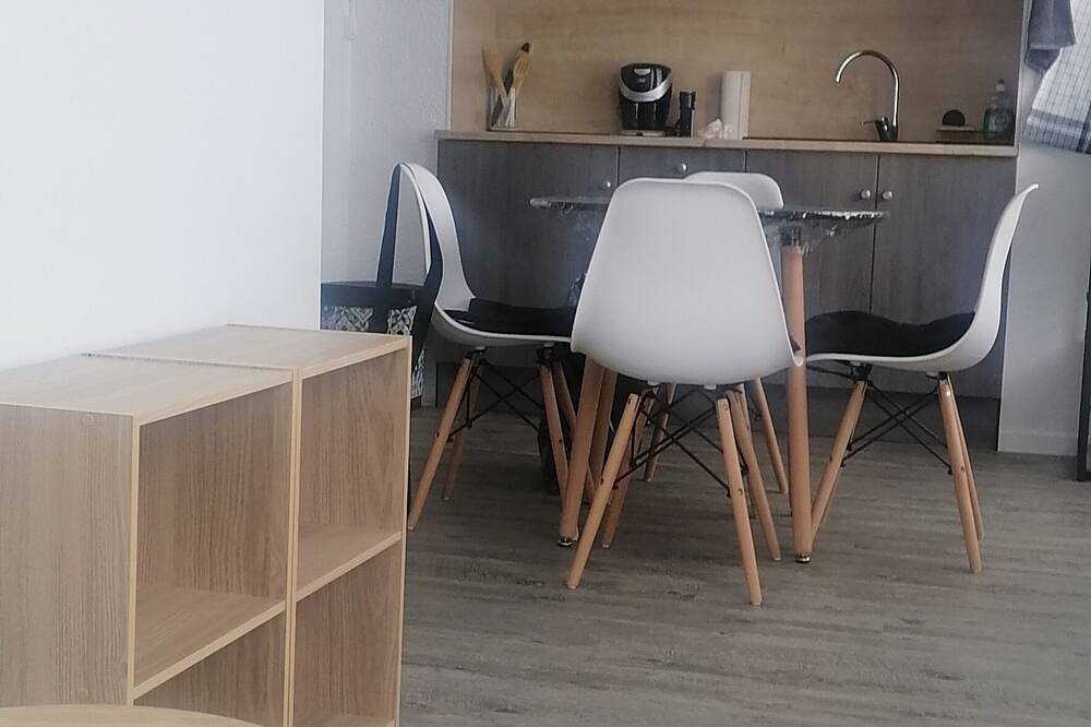 Entire apartment, Enchanting 1-bedroom apartment in Roanne with Wifi access in Roanne, Roanne region