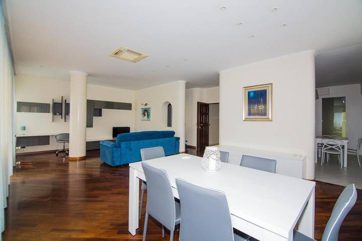 Ferienwohnung für 7 Personen, mit Balkon und Terrasse sowie Ausblick in San Benedetto del Tronto - 4