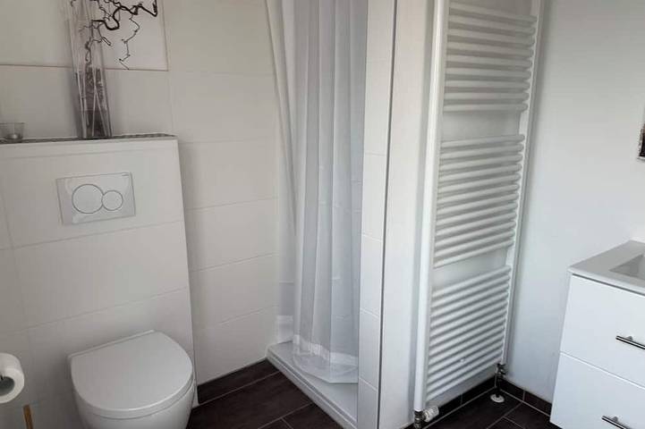 Ganze Wohnung, Modernes Gästehaus 70 m² zur S-Bahn 3 min in Ricklingen, Hannover