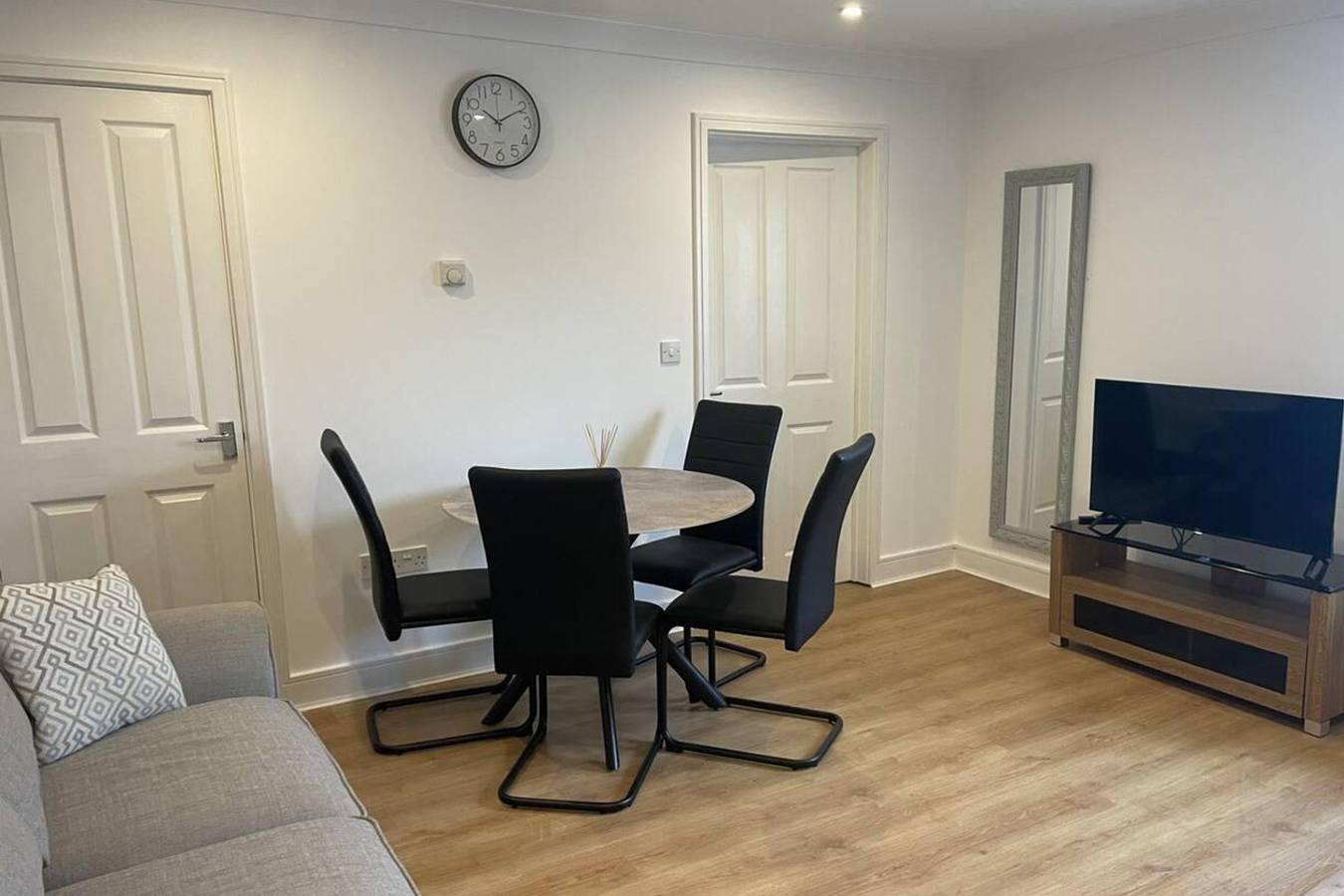 Entire holiday apartment, 1 Bed and Sofa bed Sleeps 4,Pets Ok - Free parking in Bury St Edmunds, Suffolk