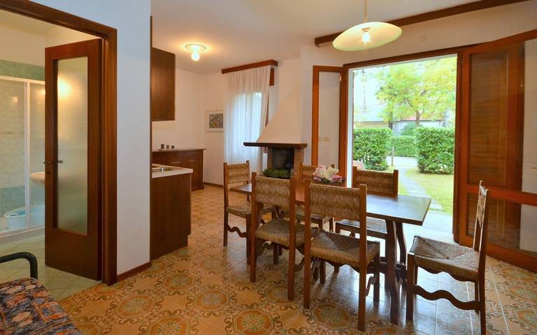 Ferienwohnung für 6 Personen, mit Ausblick und Garten in Lignano Pineta