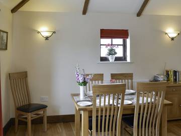 Log Cabin for 5 People in East Meon, Hampshire, Photo 3