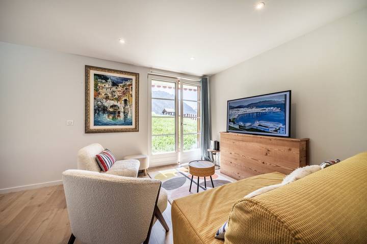 Entire apartment, Apartment “Au Pied Des Pistes - Petit Châtel” with Mountain View, Private Terrace & Wi-Fi in Châtel, Les Portes du Soleil
