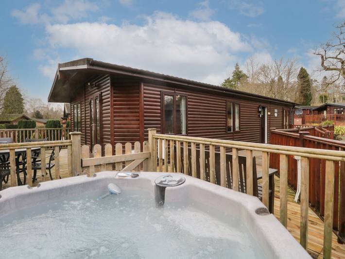 Lodge for 4 people, with hot tub in the Lake District