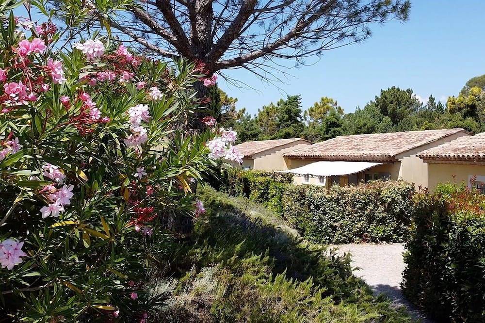 Appartement entier, Villa Verdi  D Appartement Climatise Avec Terrasse Et Jardin Privatif Piscine in Montauroux, Côte méditerranéenne (France)