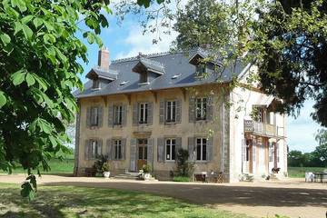 Location de vacances pour 15 personnes, avec jardin et terrasse à Saint-Saulge