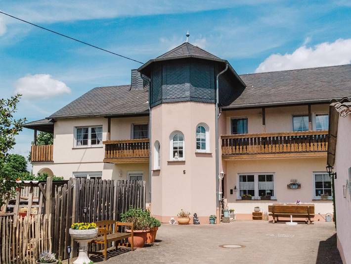 Ferienwohnung für 4 Personen, mit Garten und Balkon, kinderfreundlich