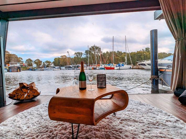 Boot für 3 Personen, mit Terrasse und Whirlpool sowie Sauna und Seeblick