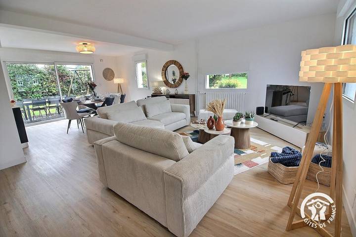 Gîte pour 8 personnes, avec terrasse et jardin dans Plage de Bréhec