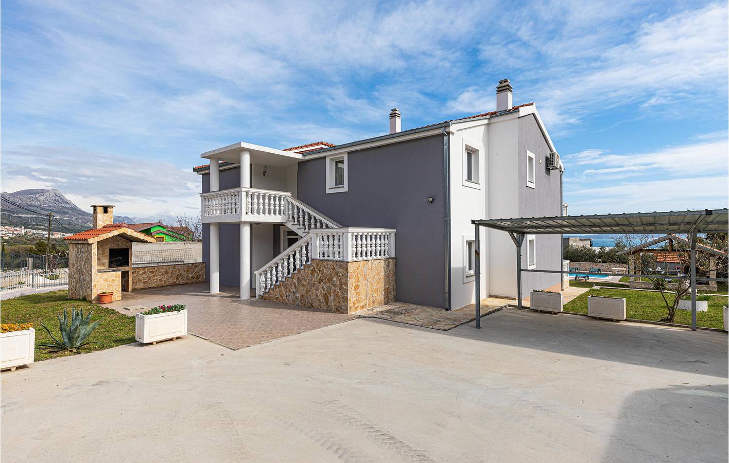 Ferienhaus für 15 Personen mit Terrasse in Kastel Novi, Kaštela