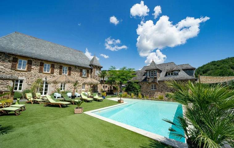 Maison de vacances pour 28 personnes, avec terrasse ainsi que piscine et jardin, animaux acceptés