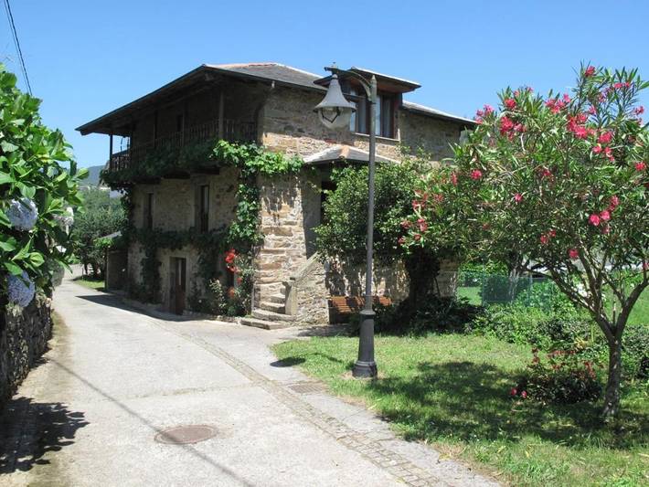 Casa rural para 12 personas, con Balcón y Terraza además de Jardín y Vistas en Valdés 
