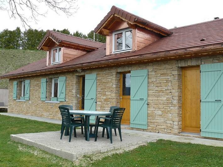 Gîte pour 6 personnes, avec Terrasse ainsi que Jardin et Vue à Crotenay