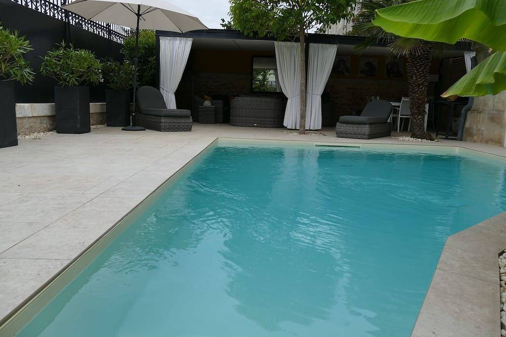 Apartamento entero, Garden apartment with swimming pool in Périgueux, Périgord Blanc