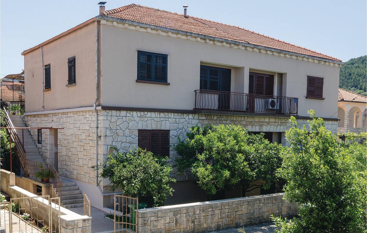 Ganze Ferienwohnung, Gemütliche Ferienwohnung mit Terrasse, Parkplatz und WLAN – 2,5 km vom Strand entfernt in Vela Luka, Korcula