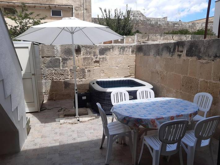 Location de vacances pour 8 personnes, avec piscine ainsi que jardin et jacuzzi, adapté aux familles à Maglie - 3